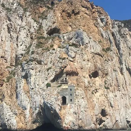 La Maison Apache Cod Iun: R8196 * גונזה